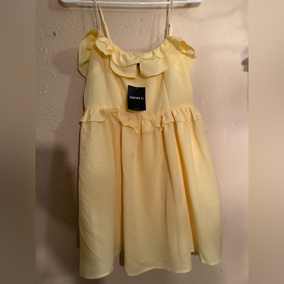 Yellow Dress - Picture 1 of 3